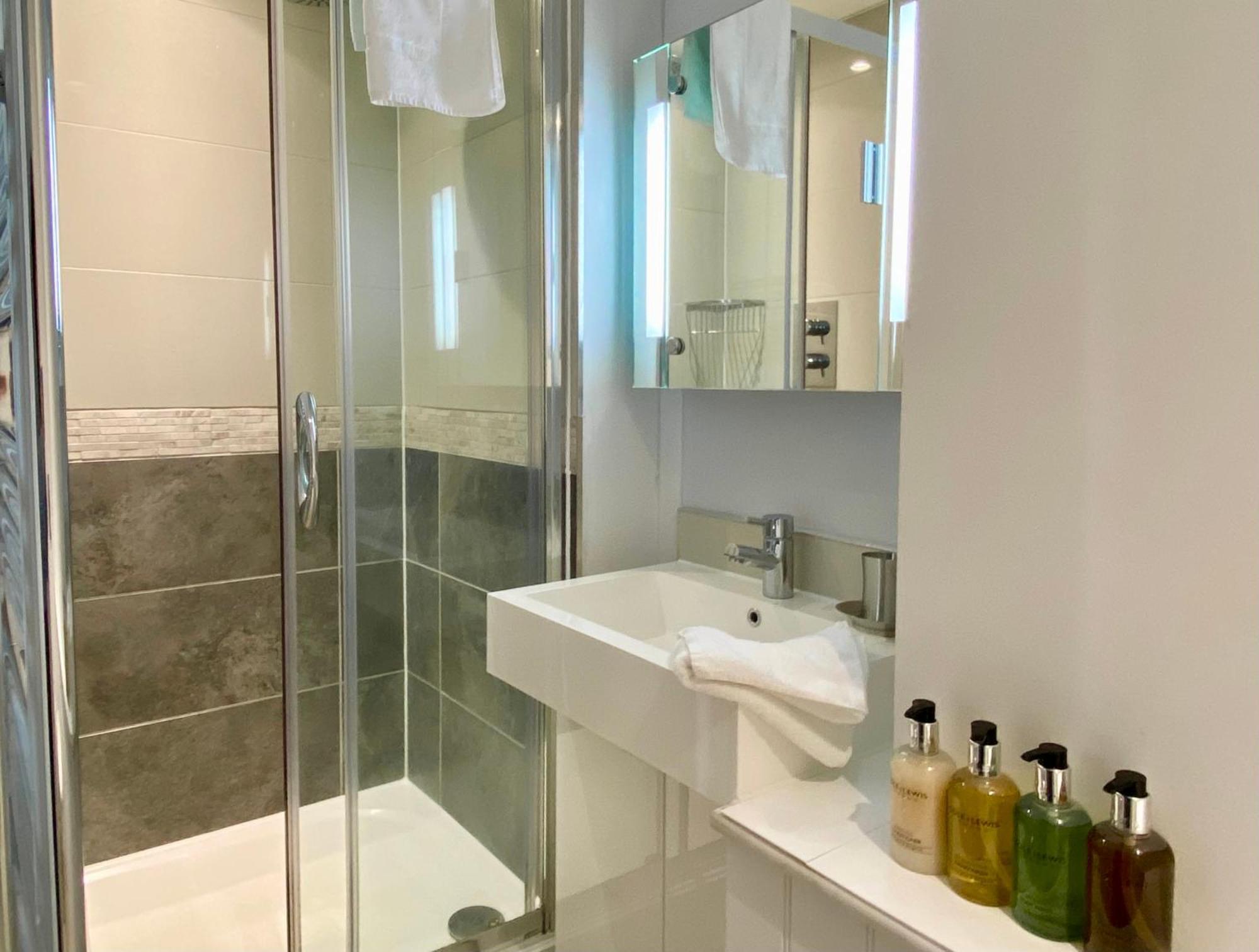 Your Space Apartments - Jubilee House CBG Екстериор снимка